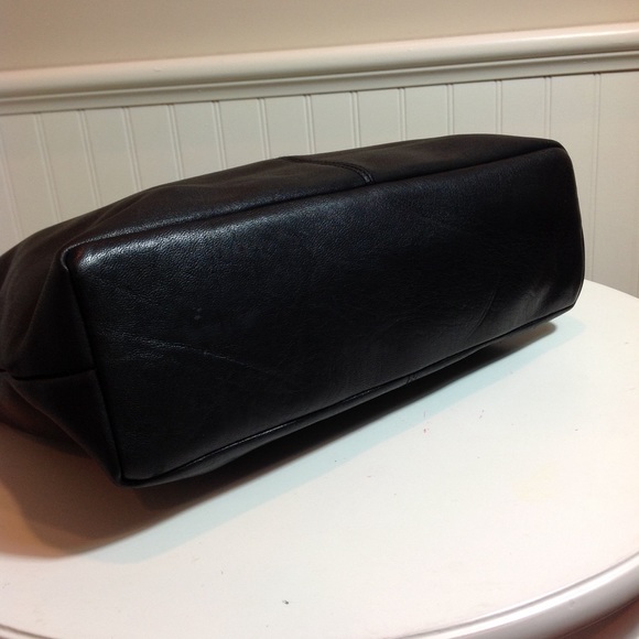 Tignanello Leather Shoulder Bag - Picture 4 of 8